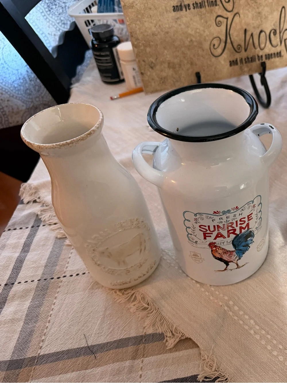 Sunrise Farm White Ceramic Vase with Rooster Accent set of 4